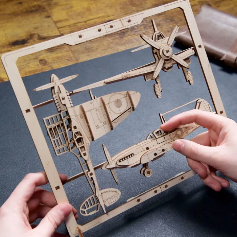 Avion de chasse – UGEARS Puzzle 2,5D en bois<UGEARS models New