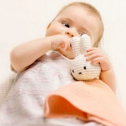 Doudou Miffy en crochet - Just Dutch - rose pastel<Peluches Miffy & Snoopy Cheap
