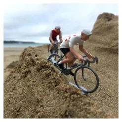 Figurine cycliste maillot blanc pois rouge _ Bernard & Eddy<Bernard & Eddy Clearance