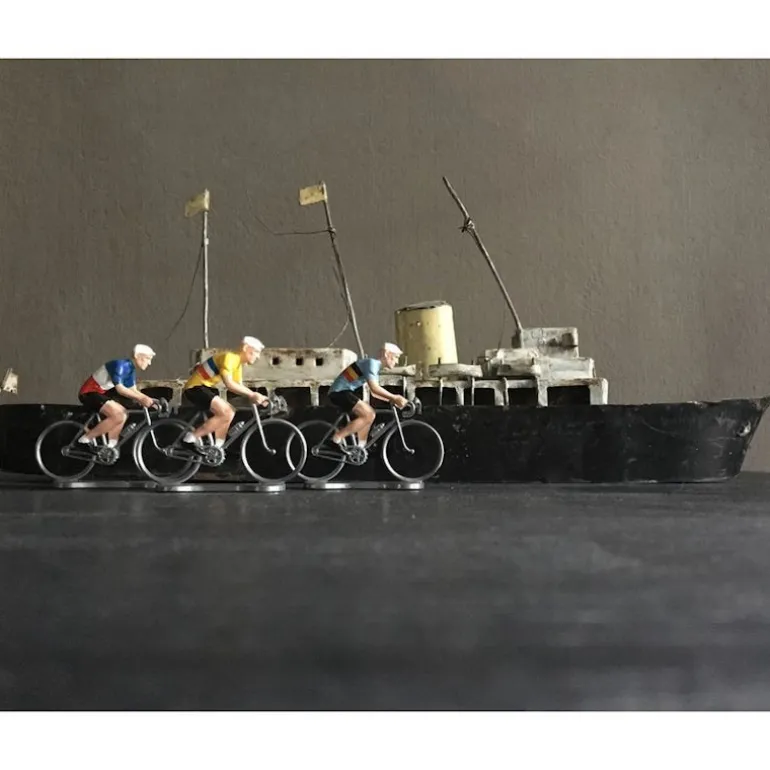 Figurine cycliste maillot France _ Bernard & Eddy<Bernard & Eddy Cheap