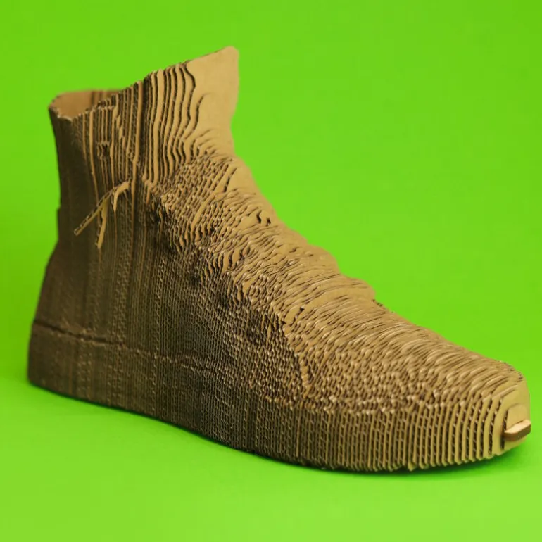 Puzzle sculpture 3D en carton - Sneaker montante -<Cartonic Discount
